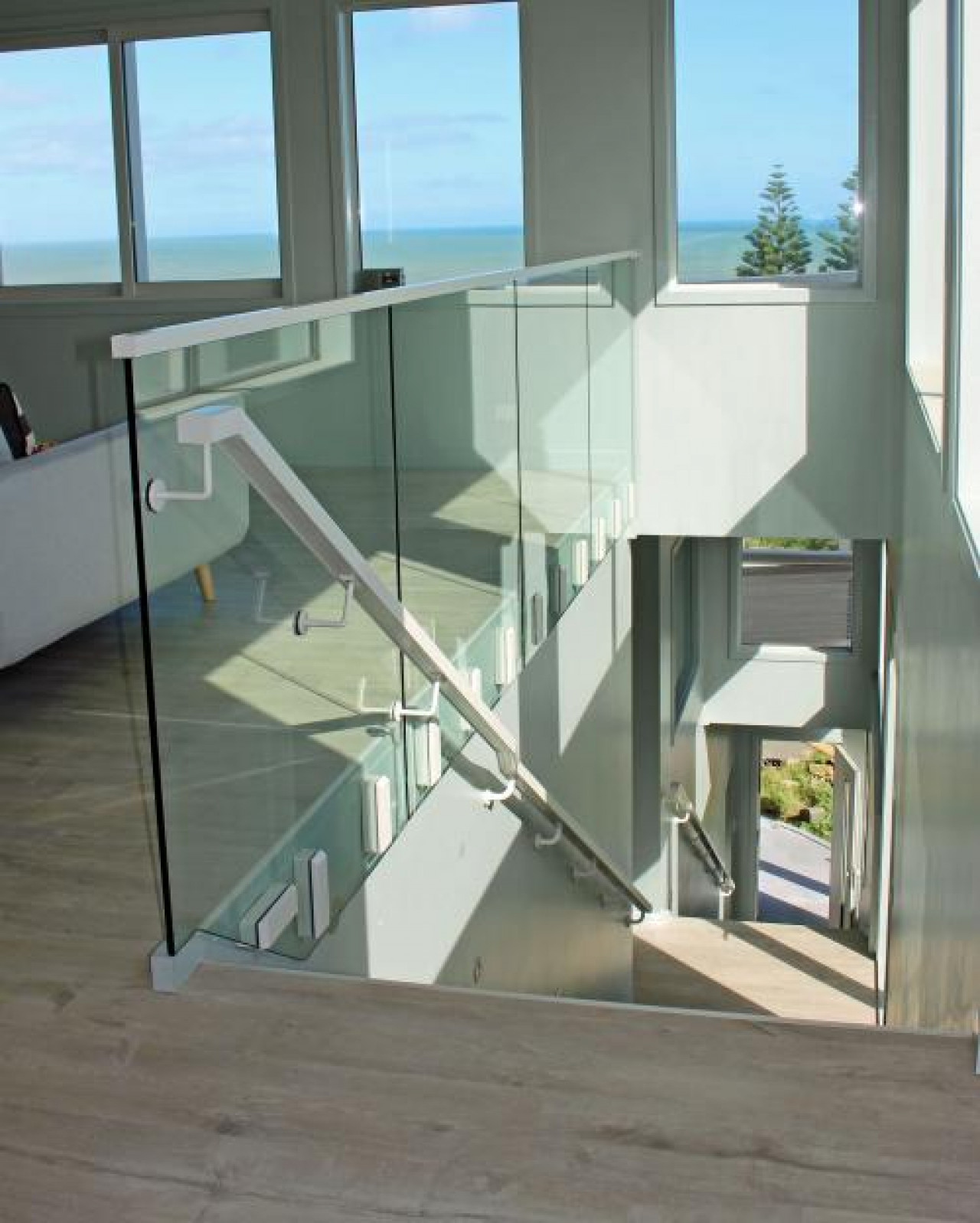 ResizedImage500624 Edgetec JH Clamp Frameless Glass Balustrade with Interlinking Top rail and handrail